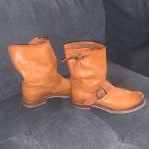 FRYE Veronica Short Leather Boots tan sz8